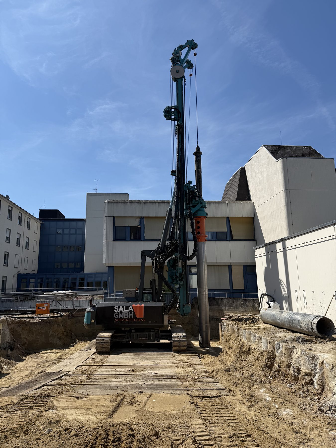 Sala-Drehbohrgerät auf innerstädtischer Baustelle